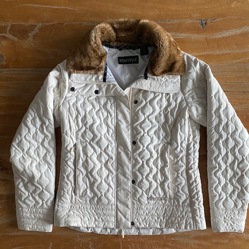 Women’s Cream Marmot Jacket Size M With BEAUTIFUL Faux Fur Collar